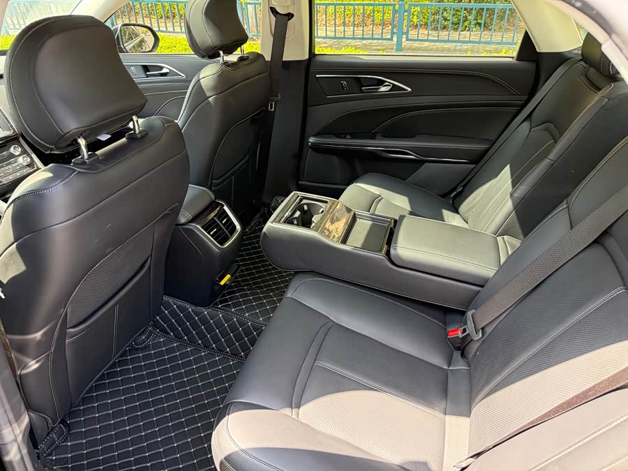 Ford Taurus 2018 car image #11