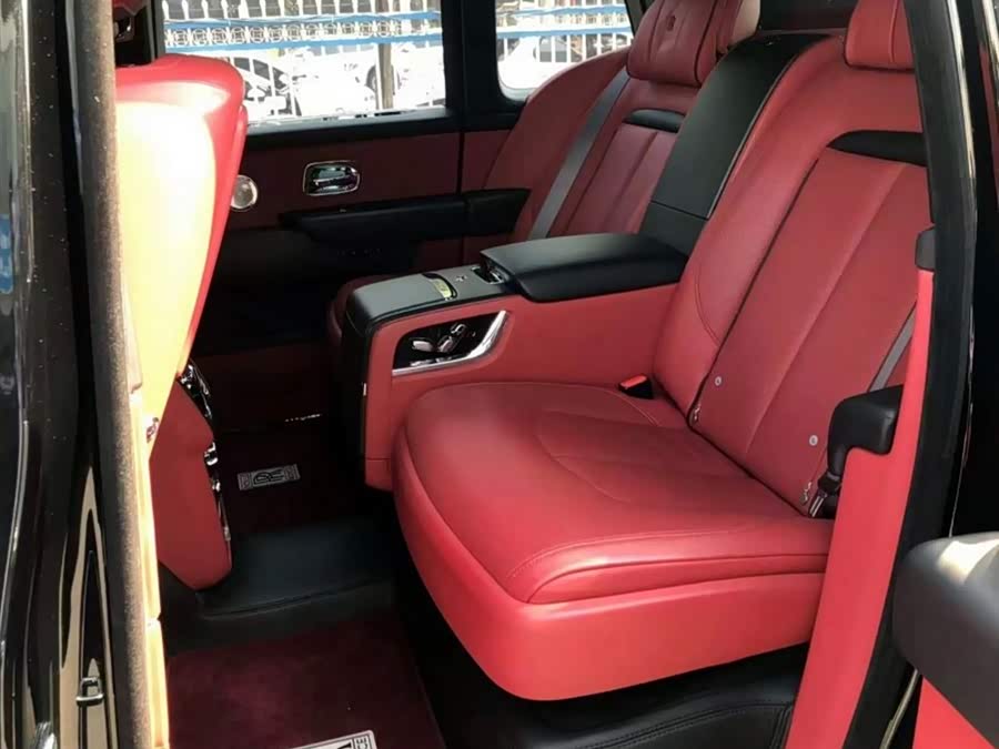 Rolls-Royce Cullinan 2019 car image #11