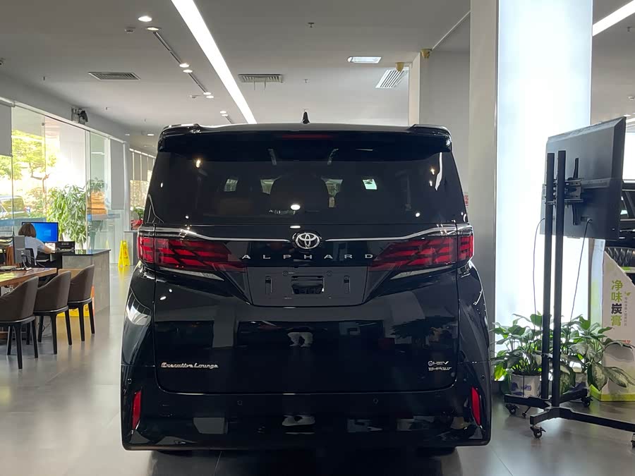 Toyota Alphard car image #11