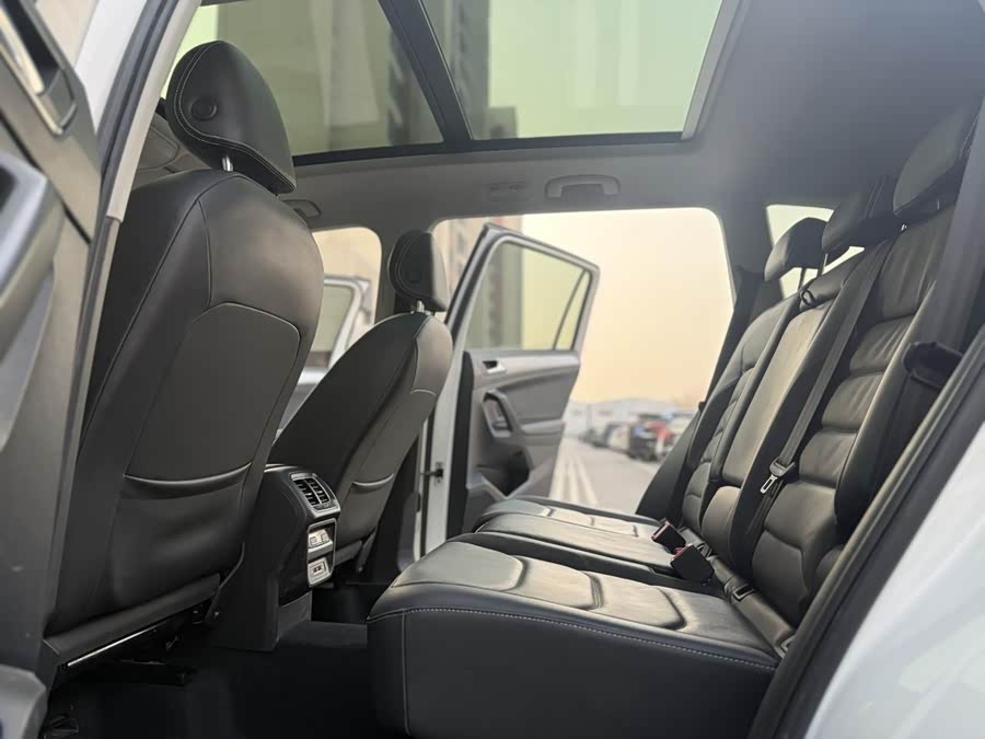 Volkswagen Tiguan L 2019 #11 Volkswagen Tiguan L 2019 car image #11