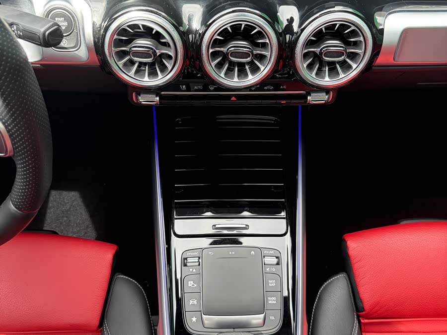 Mercedes-Benz GLB AMG 2023 immagine di auto #11