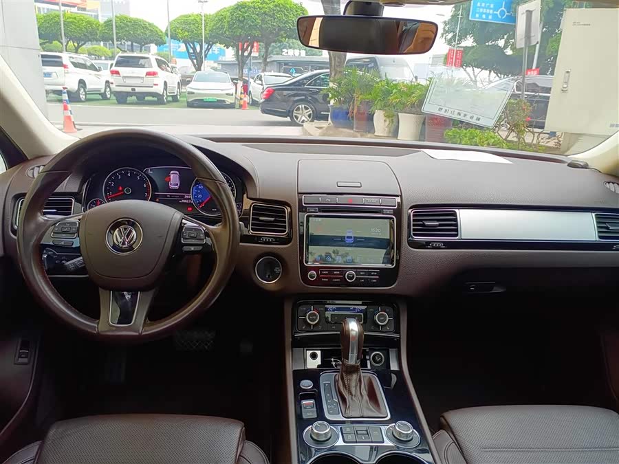 Volkswagen Touareg 2017 car image #11