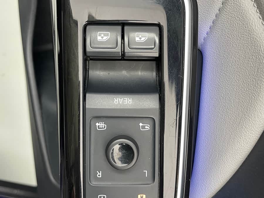 Volkswagen ID.6 X 2021 car image #11