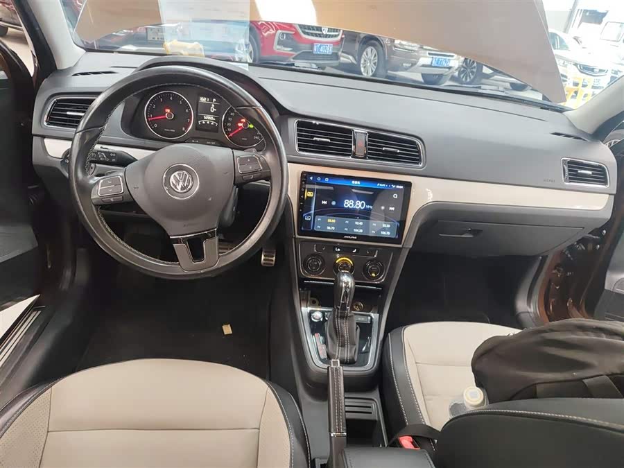 Volkswagen Cross Lavida 2017 immagine di auto #11