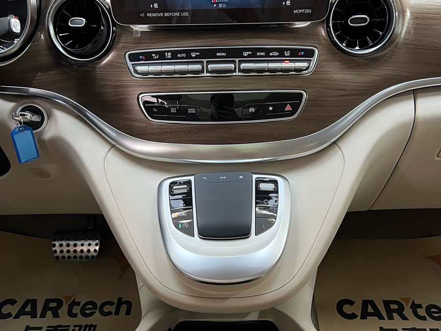 Mercedes-Benz V Class 2022 immagine di auto #11