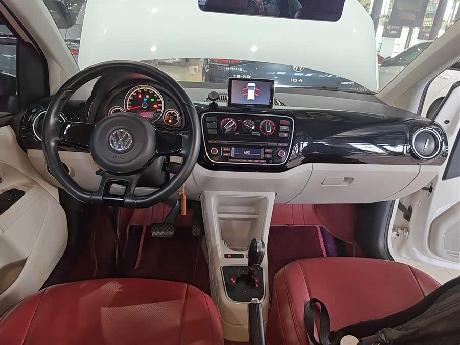 Volkswagen up! 2015 immagine di auto #11