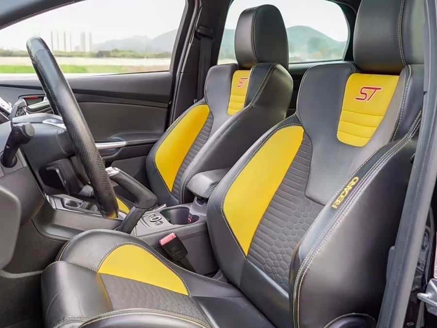 Ford Focus (Imported) 2014 car image #11