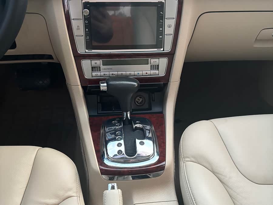 Volkswagen Passat Lingyu 2010 #11 Volkswagen Passat Lingyu 2010 car image #11