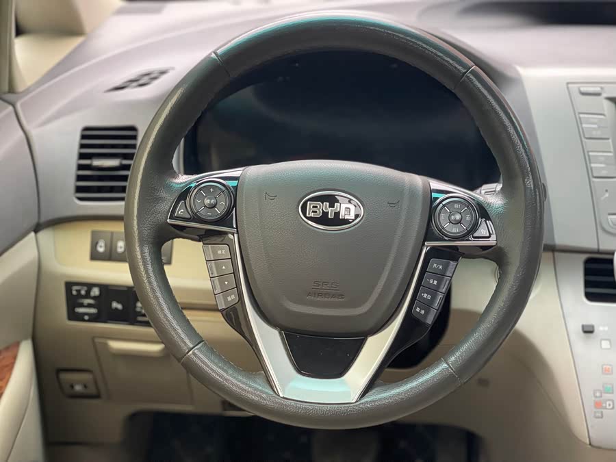 BYD M6 2018 صورة سيارة #11