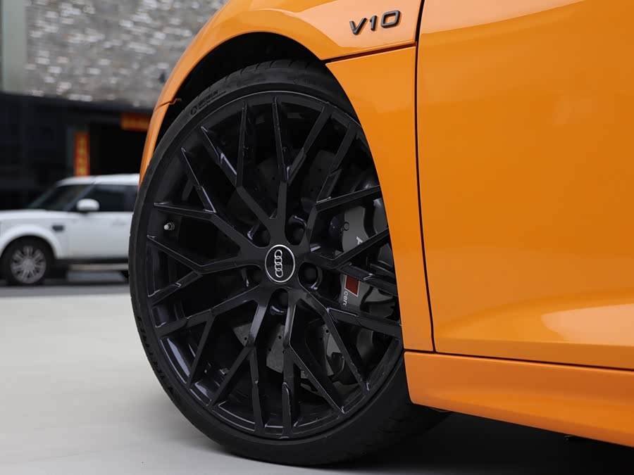 Audi R8 2018 car image #11