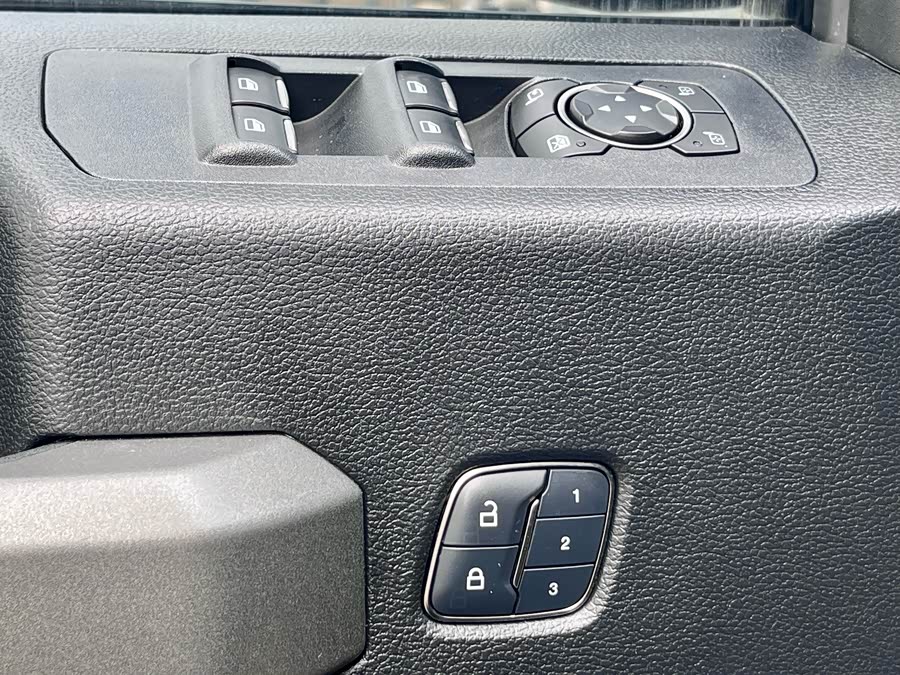 Ford F-150 Raptor 2018 car image #11