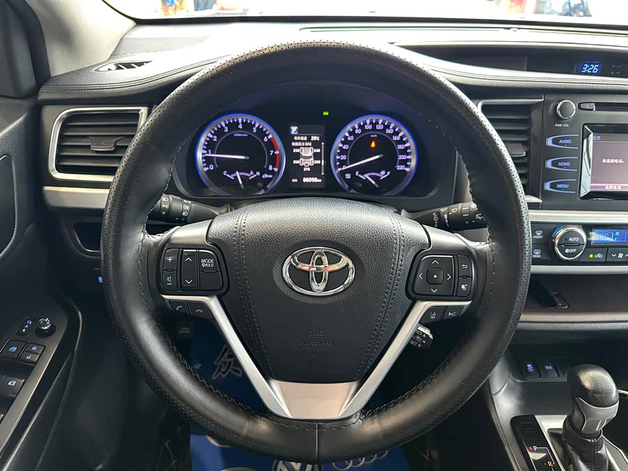 Toyota Highlander 2019 car image #11