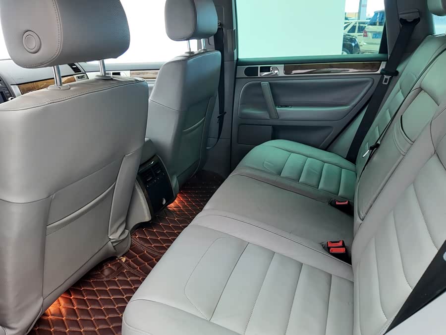 Volkswagen Touareg 2010 immagine di auto #11