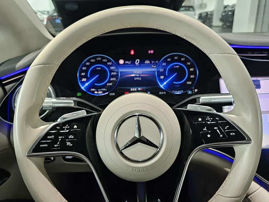 Mercedes-Benz EQS Class 2023 car image #11