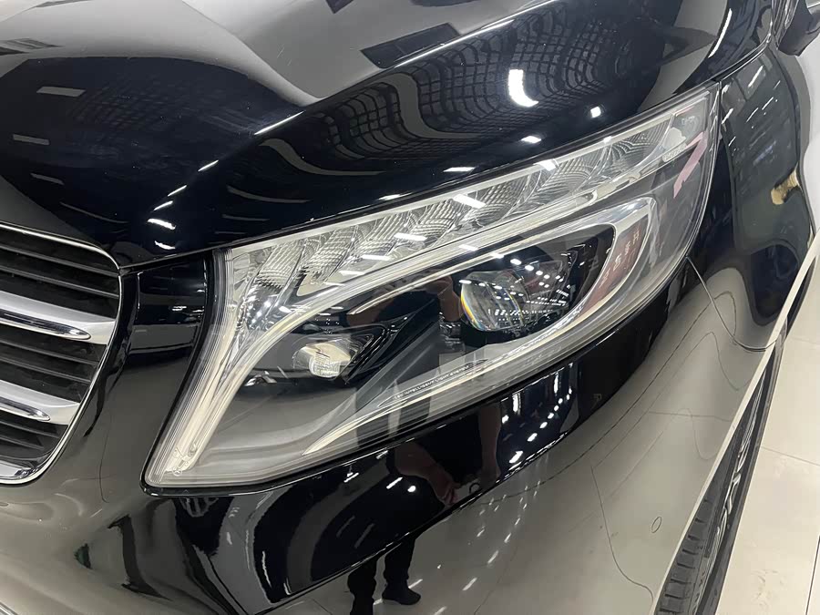 Mercedes-Benz V Class 2018 immagine di auto #11