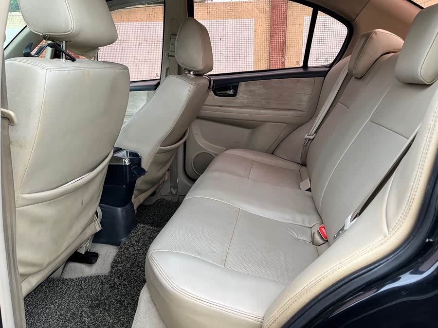 Suzuki SX4 Sedan 2015 imagem de carro #11