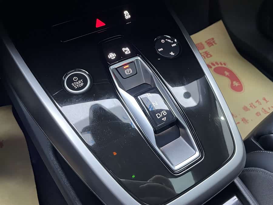 Audi Q4 e-tron 2024 immagine di auto #11