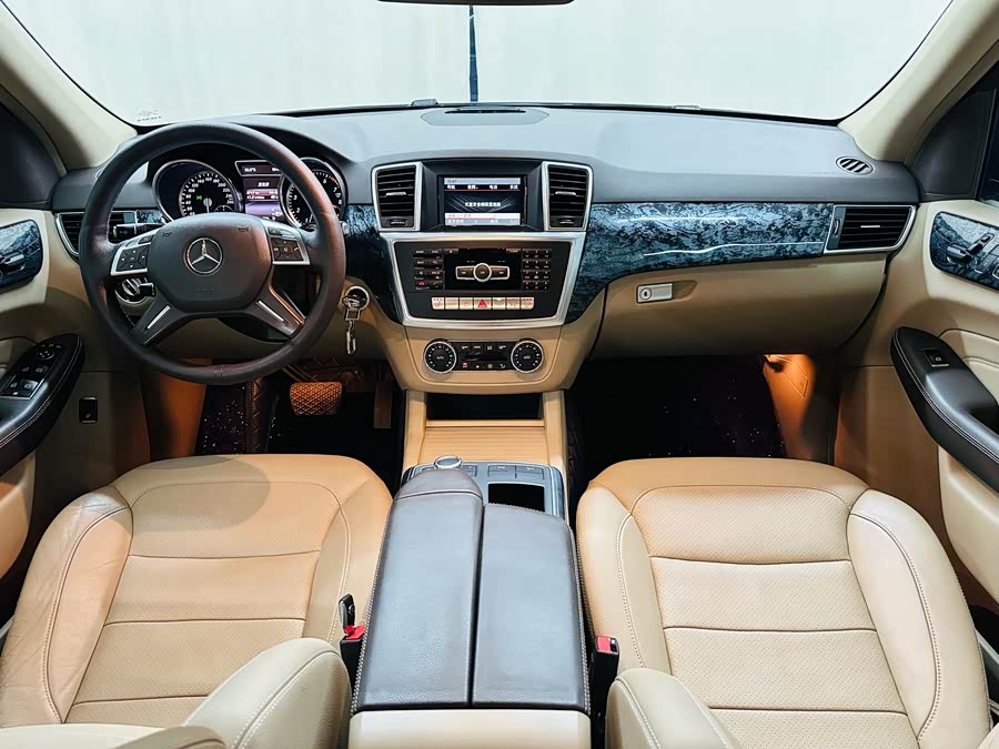 Mercedes-Benz M Class 2015 car image #11