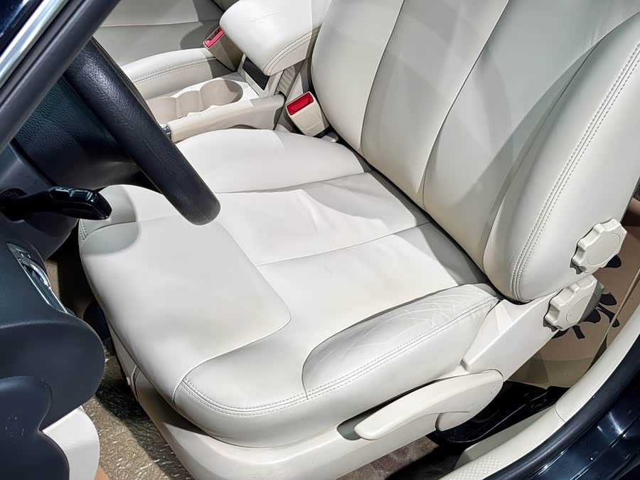 Volkswagen Passat Lingyu 2010 car image #11