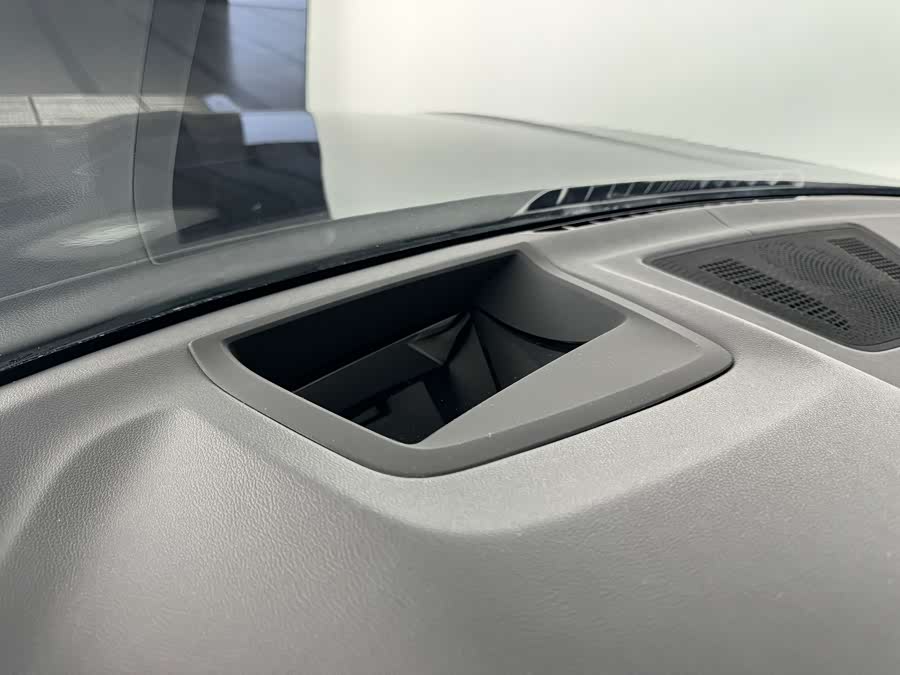 BMW X7 2020 car image #11