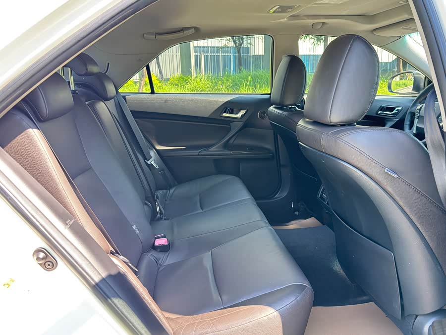 Toyota Reiz 2014 immagine di auto #11