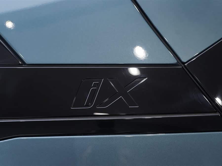 BMW iX 2023 car image #11