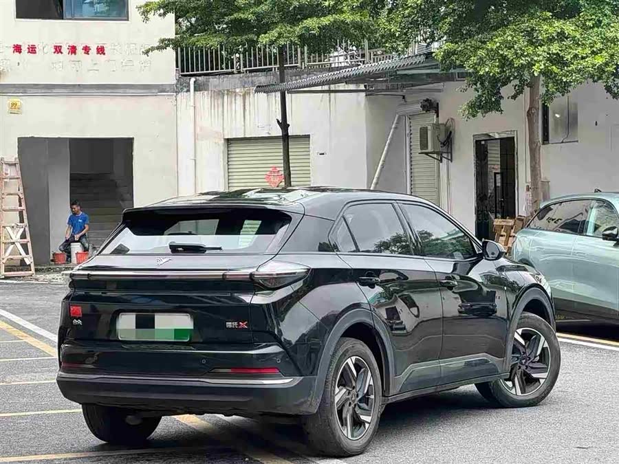 哪吒汽车 哪吒X 2023 汽车图片 #11