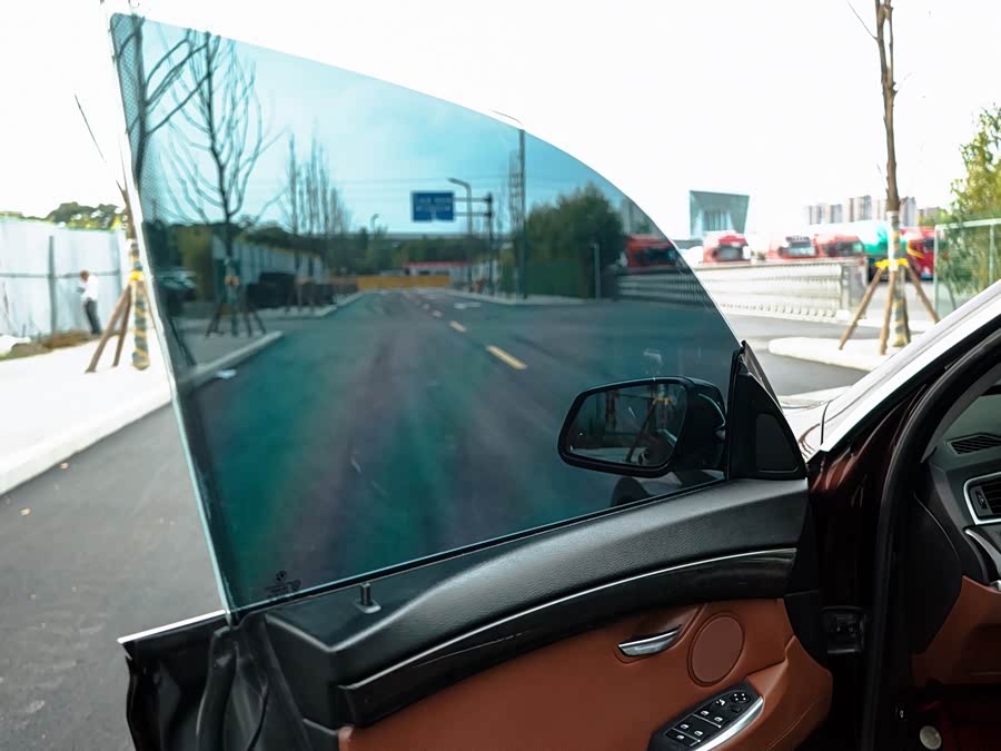 BMW 5 Series GT 2012 immagine di auto #11