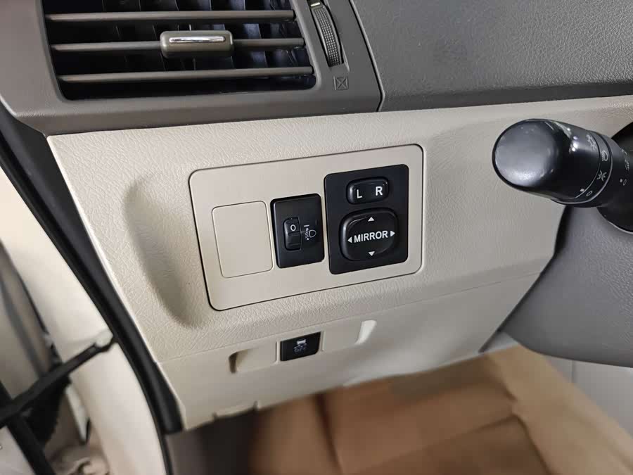 Toyota Reiz 2013 car image #11