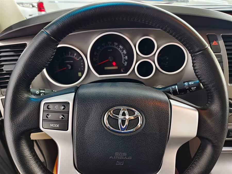 Toyota Sequoia 2018 immagine di auto #11