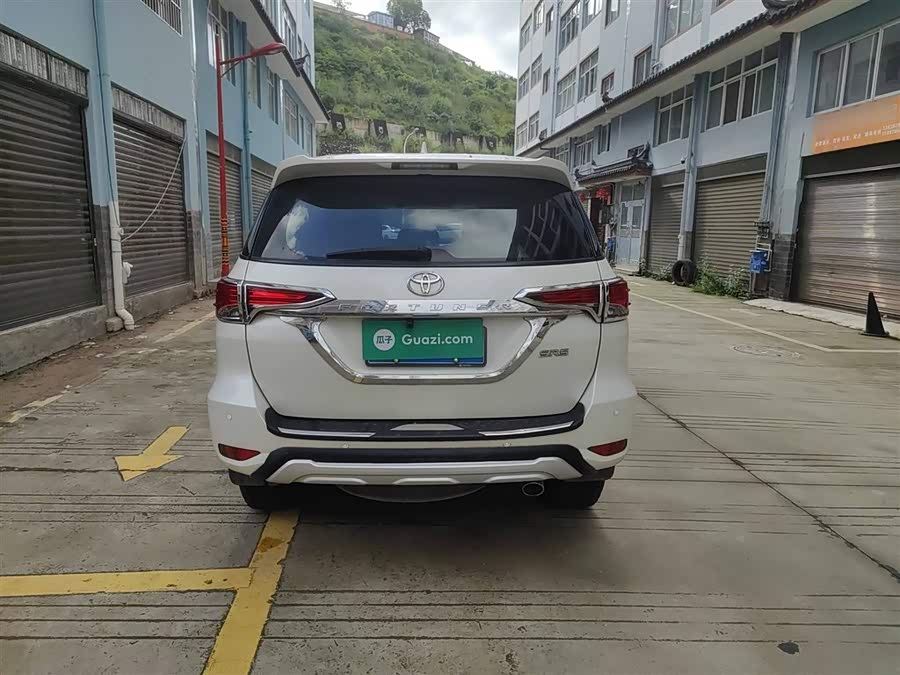 Toyota Fortuner 2018 car image #11