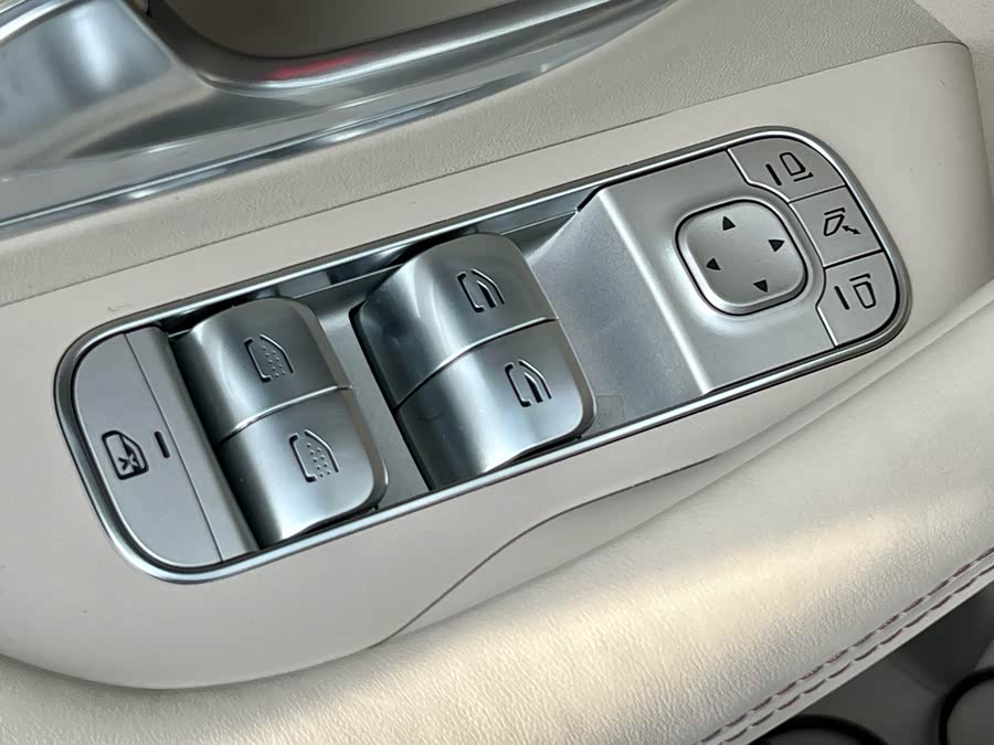 Mercedes-Benz Maybach GLS 2024 صورة سيارة #11