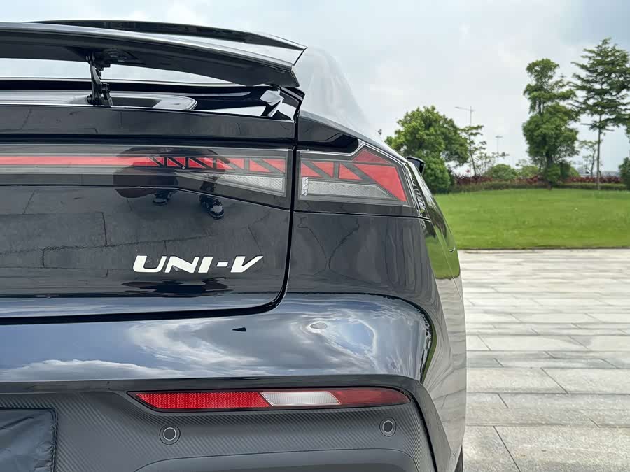 Changan UNI-V iDD 2024 صورة سيارة #11