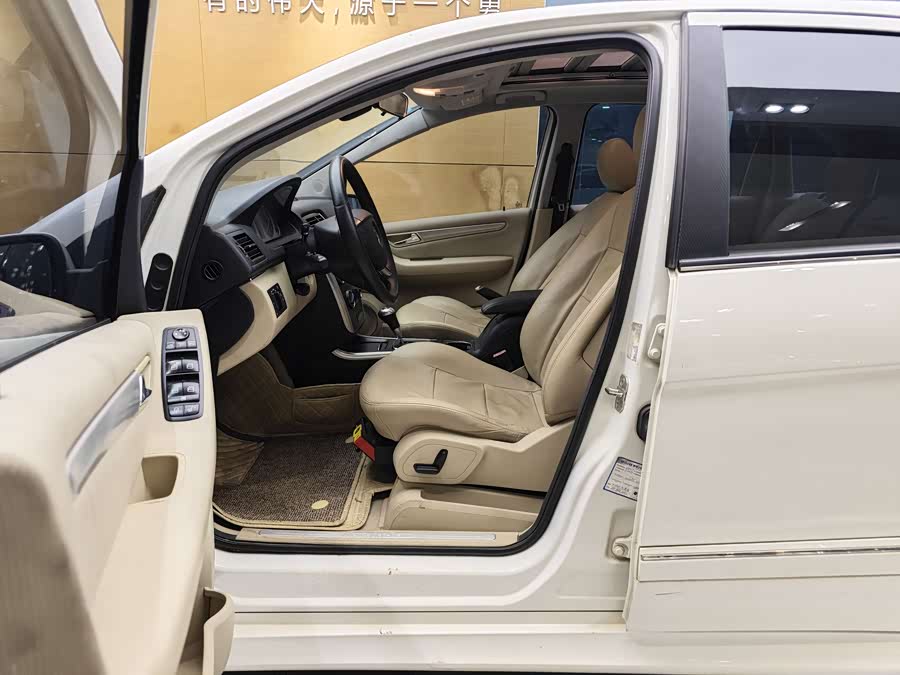 Mercedes-Benz B Class 2011 car image #11