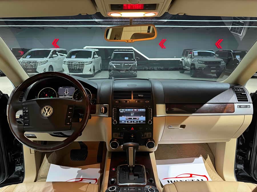 Volkswagen Touareg 2010 immagine di auto #11