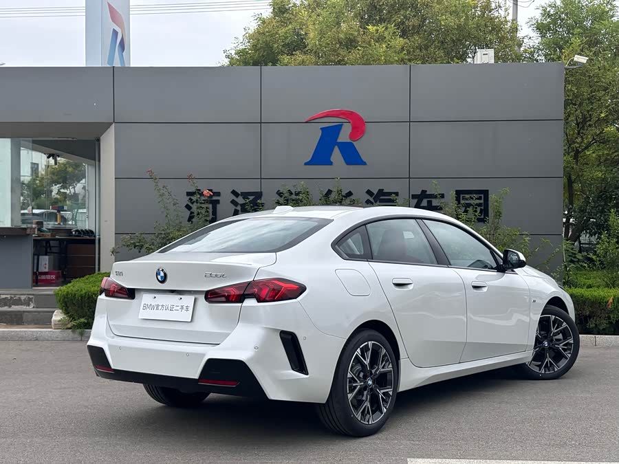 BMW 2 Series car image #11