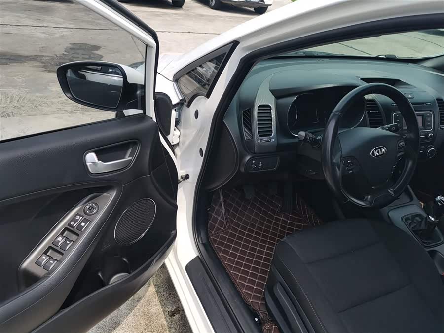 Kia Forte Koup 2015 car image #11