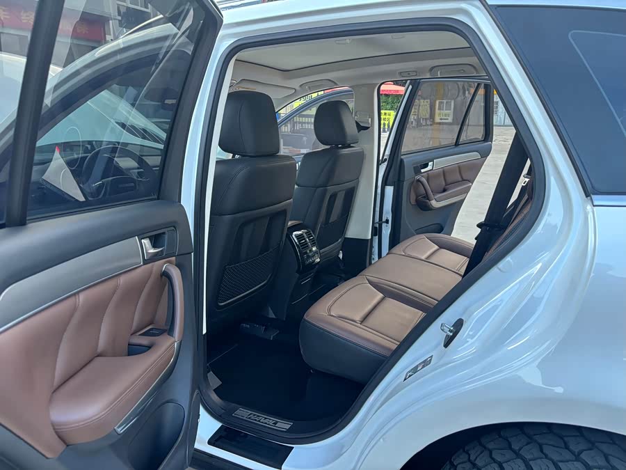 Haval H8 2017 car image #11