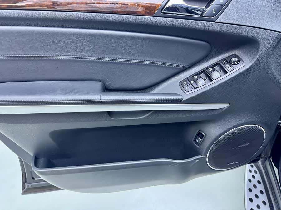 Mercedes-Benz GL Class 2011 car image #11