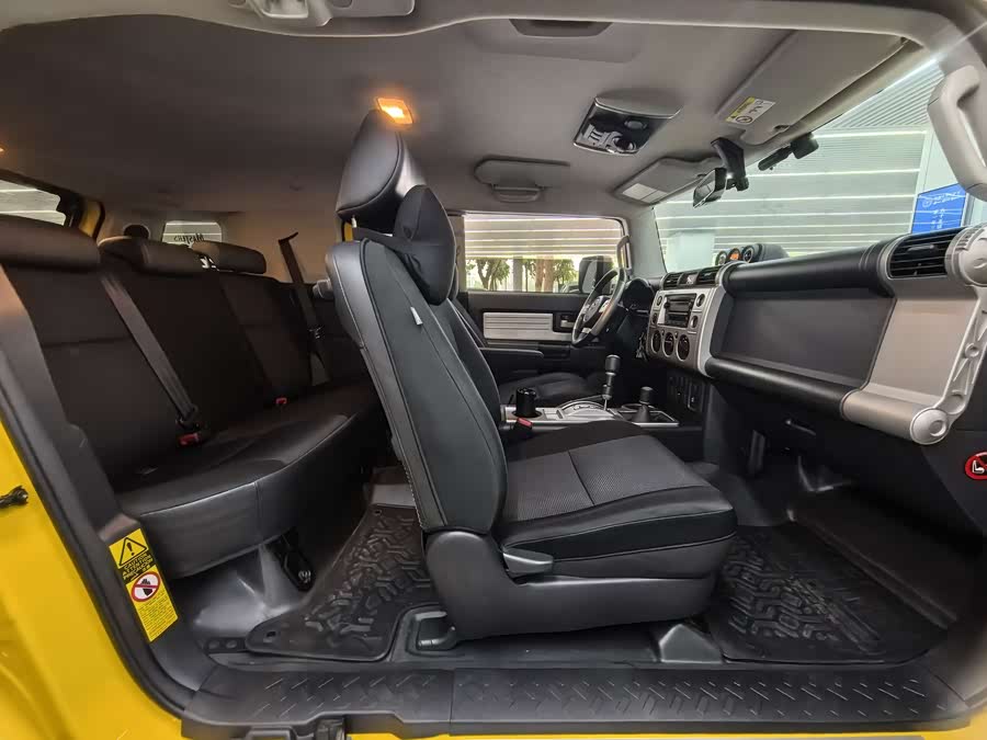 Toyota FJ Cruiser 2017 immagine di auto #11