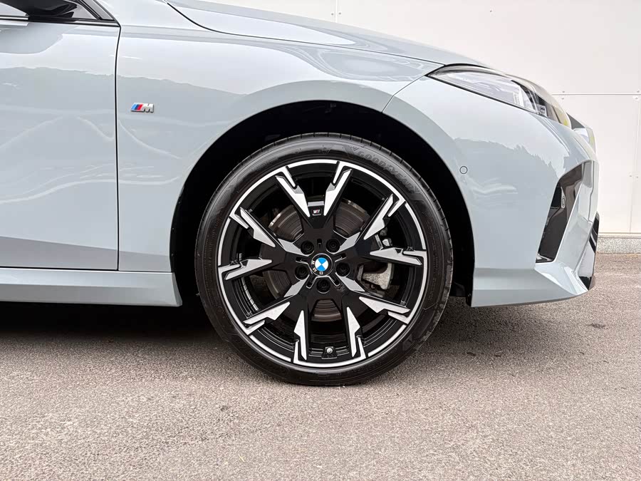 BMW 2 Series 2024 car image #11