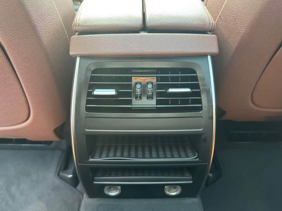 BMW 5 Series GT 2015 immagine di auto #11