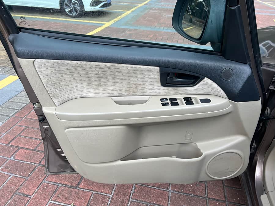 Suzuki SX4 Sedan 2014 imagem de carro #11