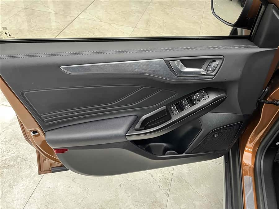 Ford Focus Active 2021 car image #11