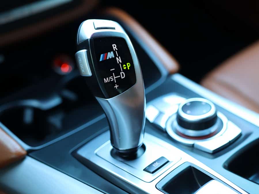 BMW X6 M 2012 car image #11