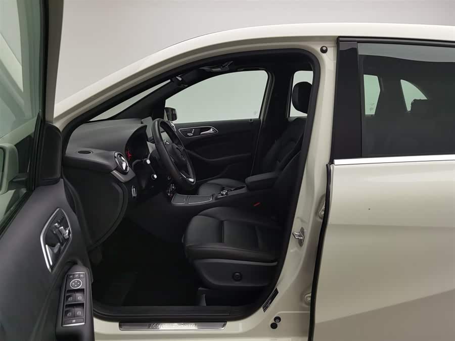 Mercedes-Benz B Class 2017 car image #11