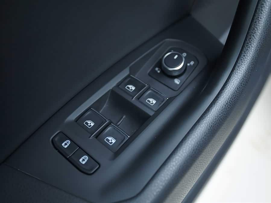 Volkswagen Touareg 2019 car image #11