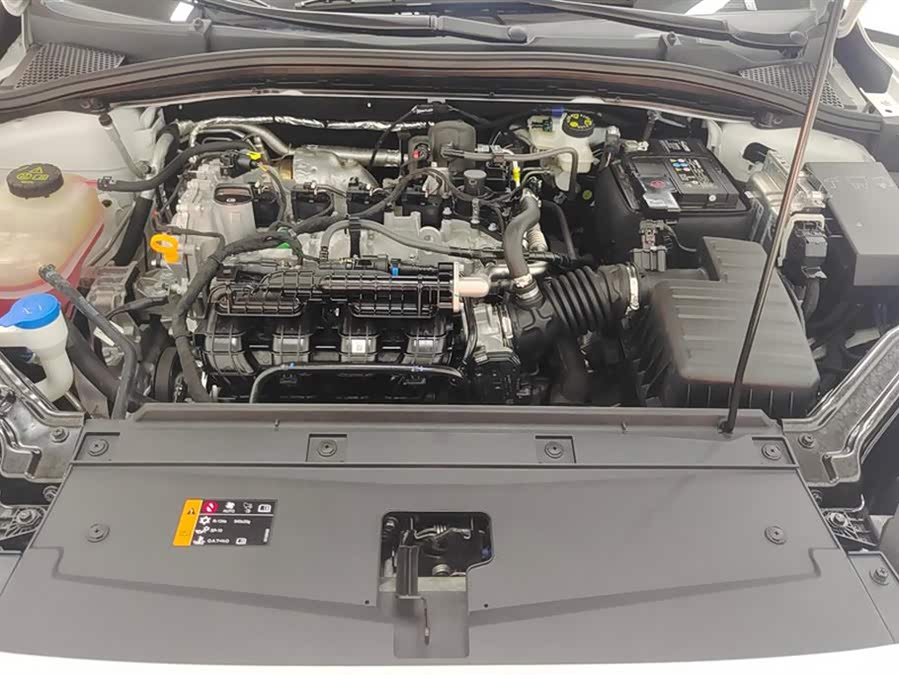 Roewe i5 2024 car image #11