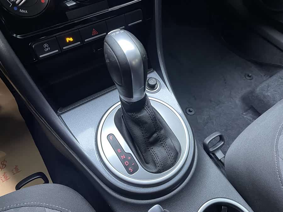 Volkswagen Beetle 2018 immagine di auto #11