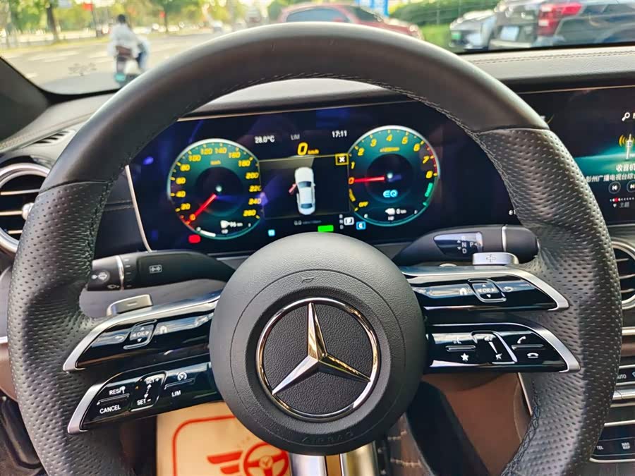 Mercedes-Benz E Class New Energy 2022 car image #11